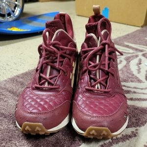 Asics Women shoe size 5.5